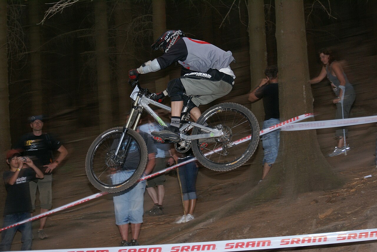 Downhill mountainbiken